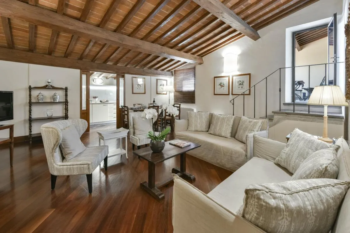 Image 1 of Buonarroti big apartment with terrace in Oltrarno
