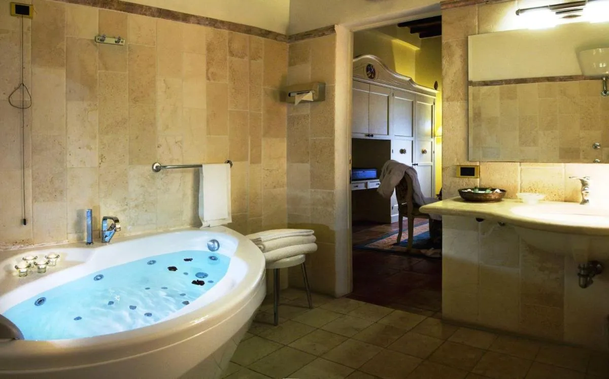 Image 2 of Castello di Leonina Adults Only