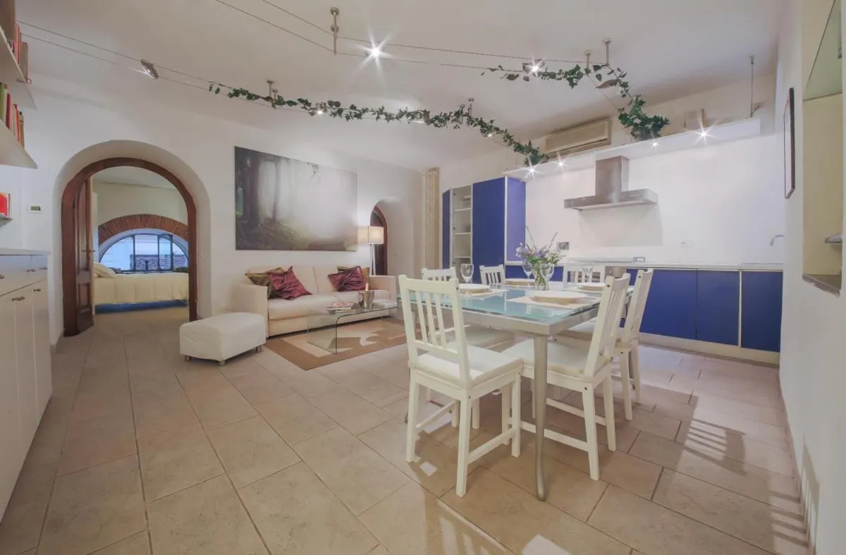 Image 3 of Duomo Deluxe Apartment