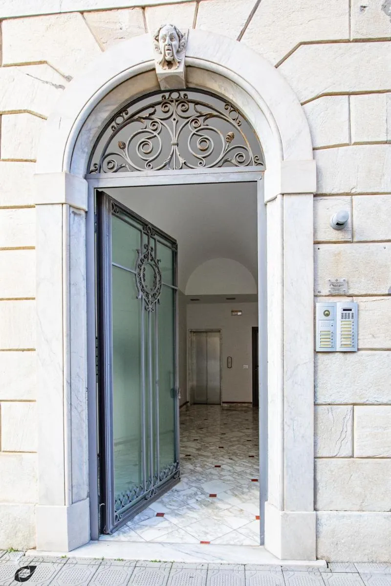 Image 4 of Elena House Apartments