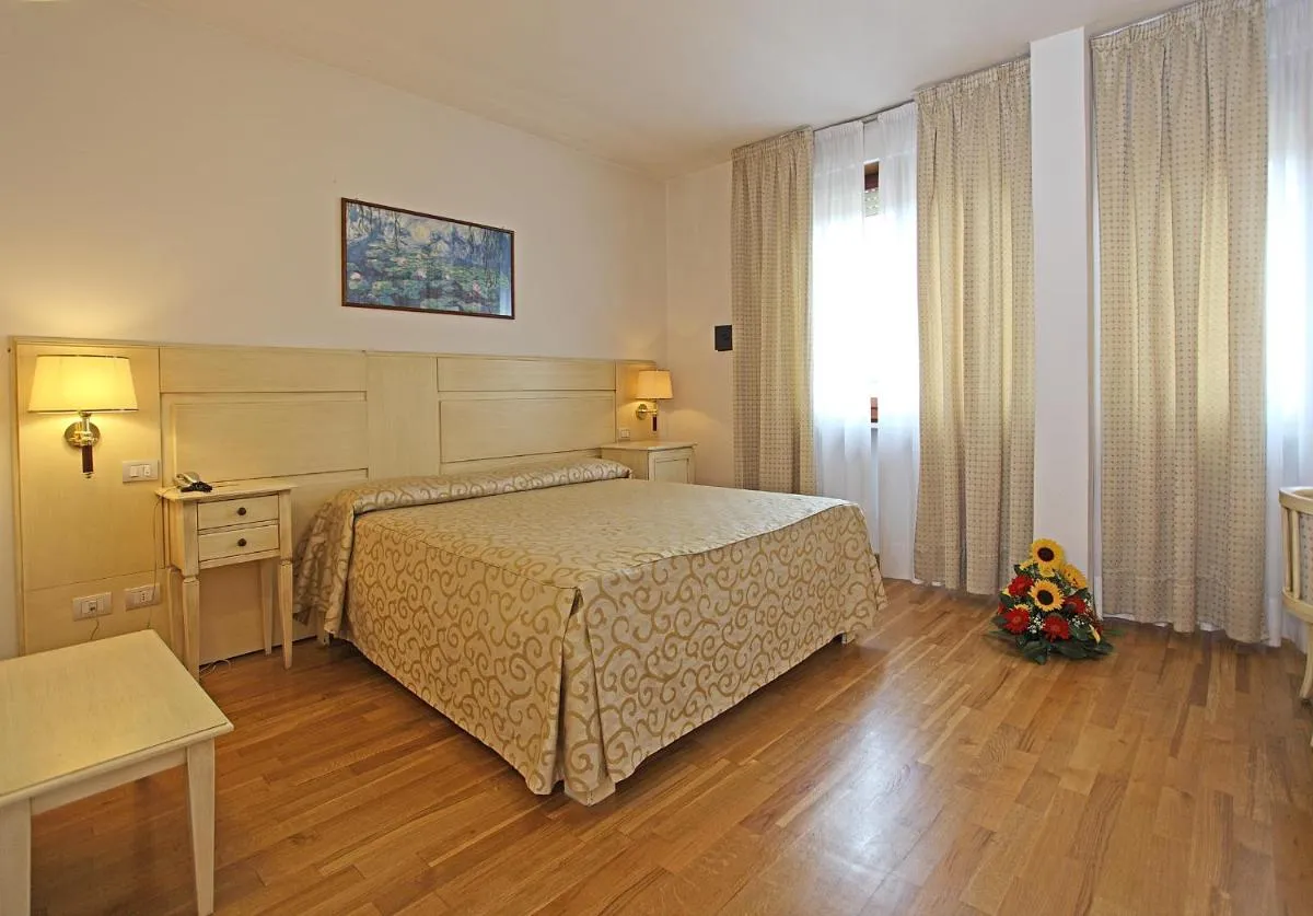 Image 3 of Grand Hotel Duomo