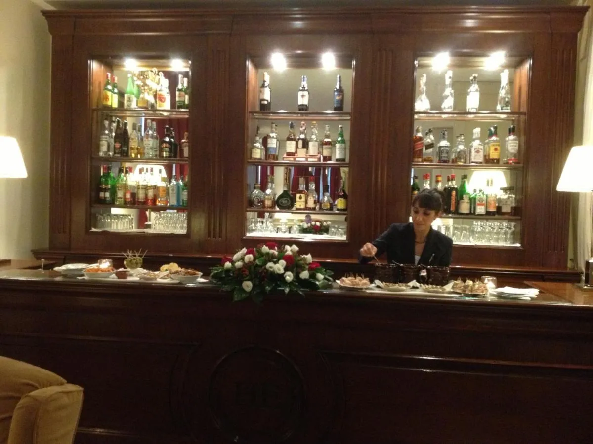 Image 5 of Hotel Executive