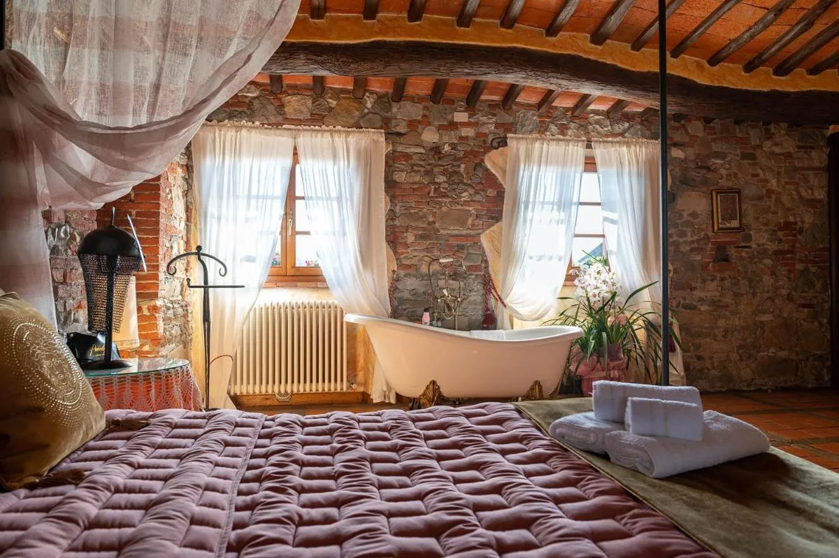 Image 2 of Luxury Corte Di Re Artù