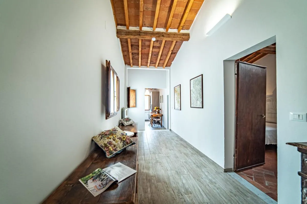Image 2 of Oltrarno Apartment