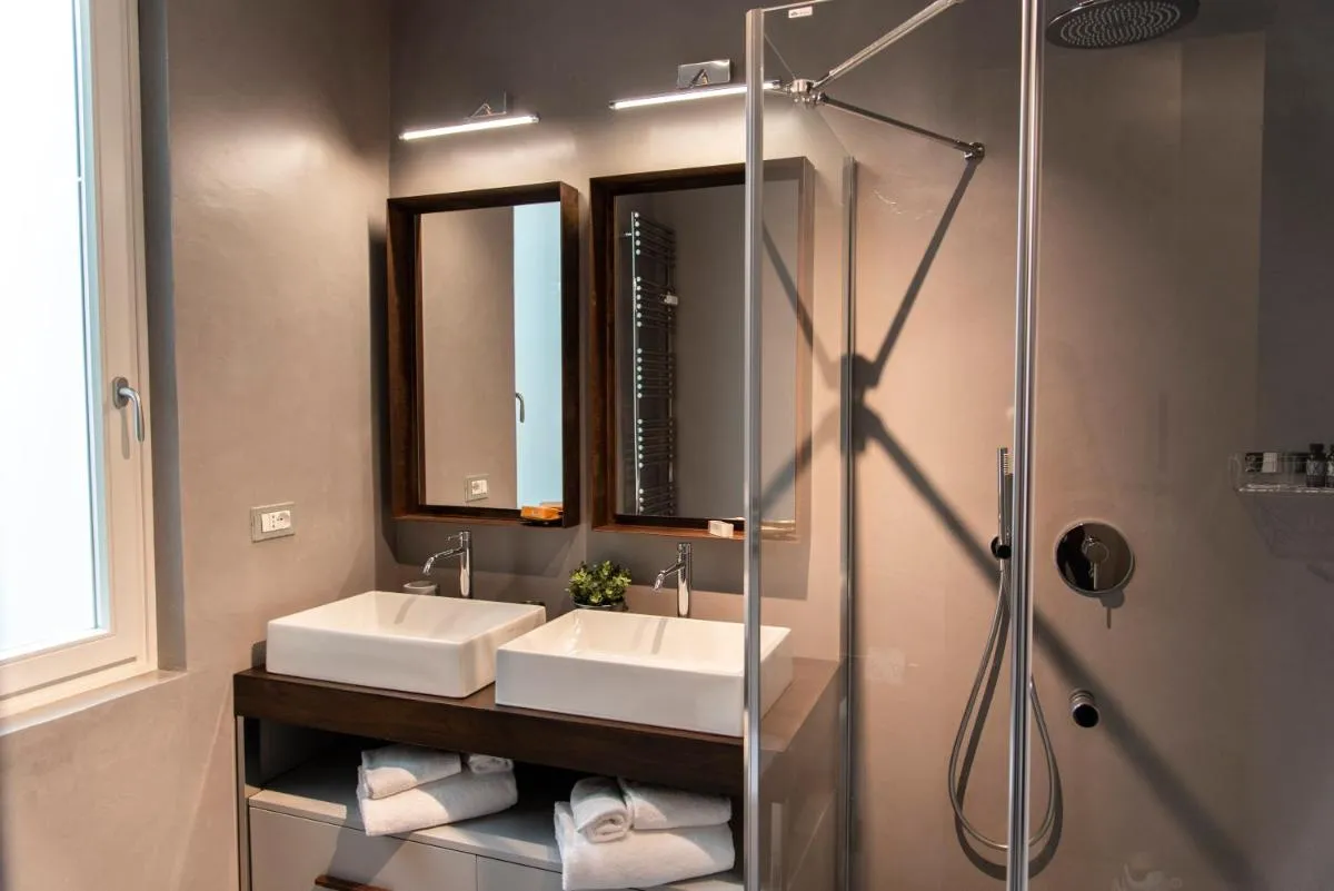 Image 2 of PONTE VECCHIO LUXURY AND STYLISH APARTMENT