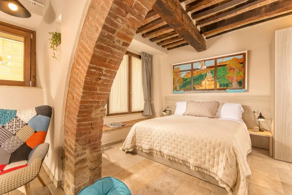 Image of Palazzo Falcinelli Luxury Room in Montepulciano Center with Elevator