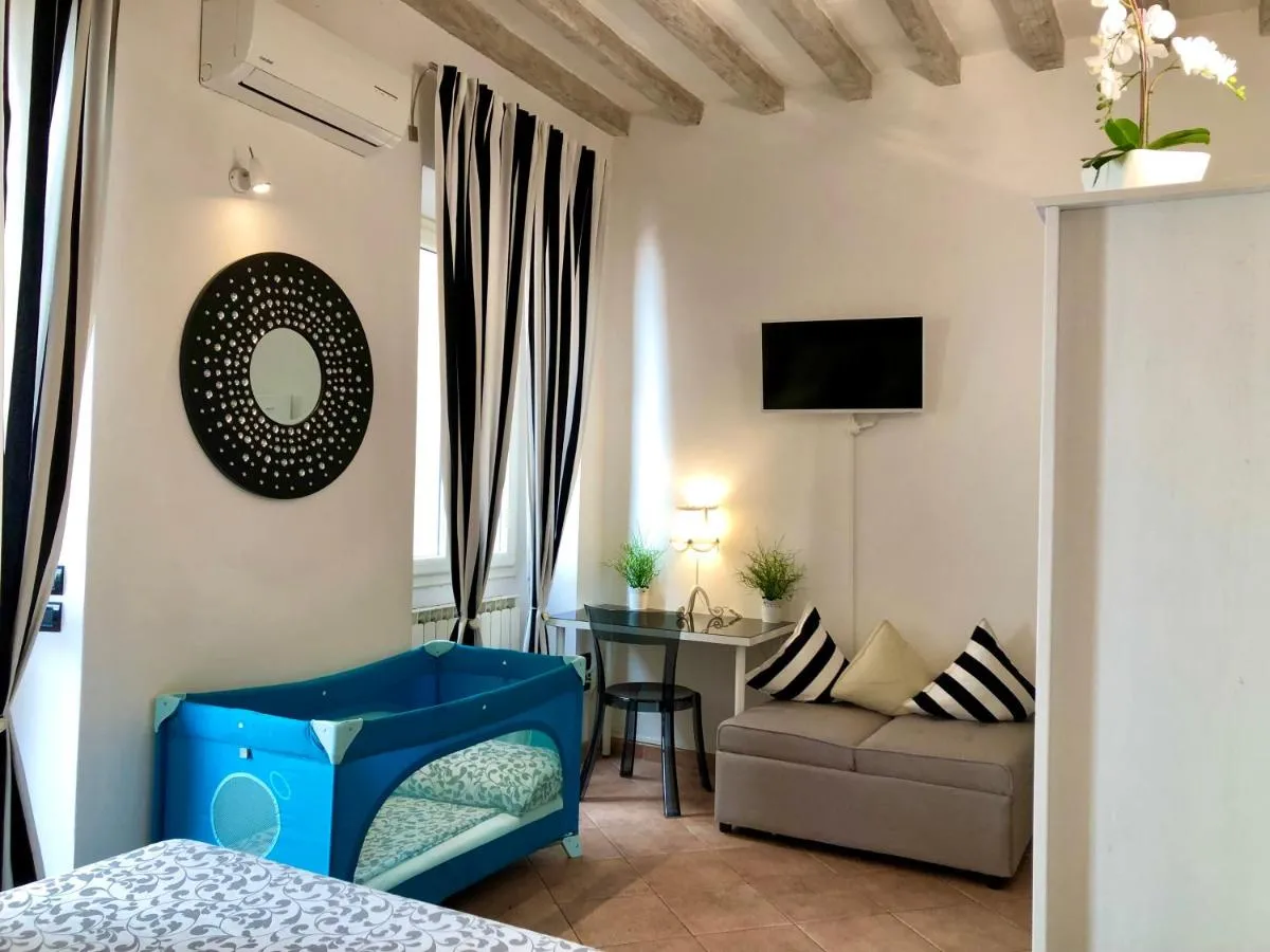 Image 4 of Santa Croce Garden Apartment