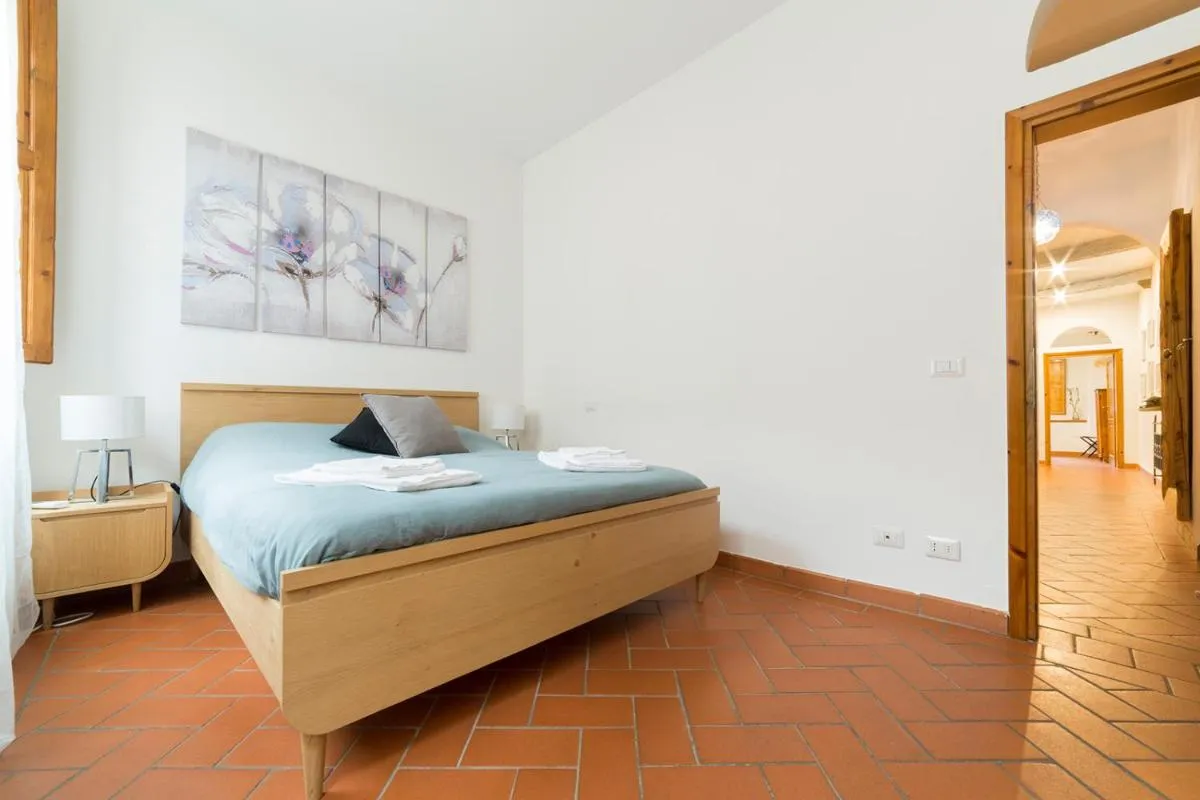 Image 6 of Santa Maria Novella 6 sleeps near the central station