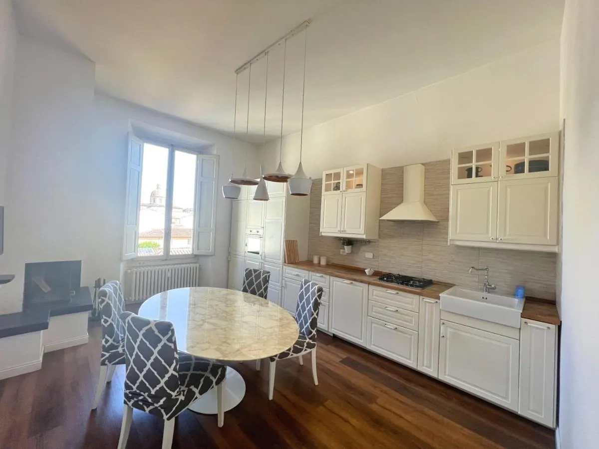 Image 2 of Santa Rosa Florence Apartments 3 Bedrooms – Private Parking