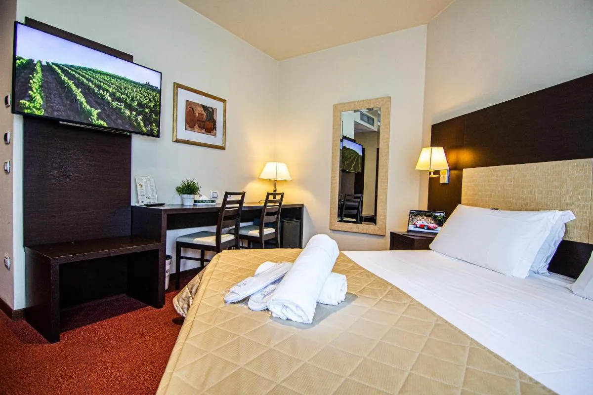 Image 3 of Tuscany Inn