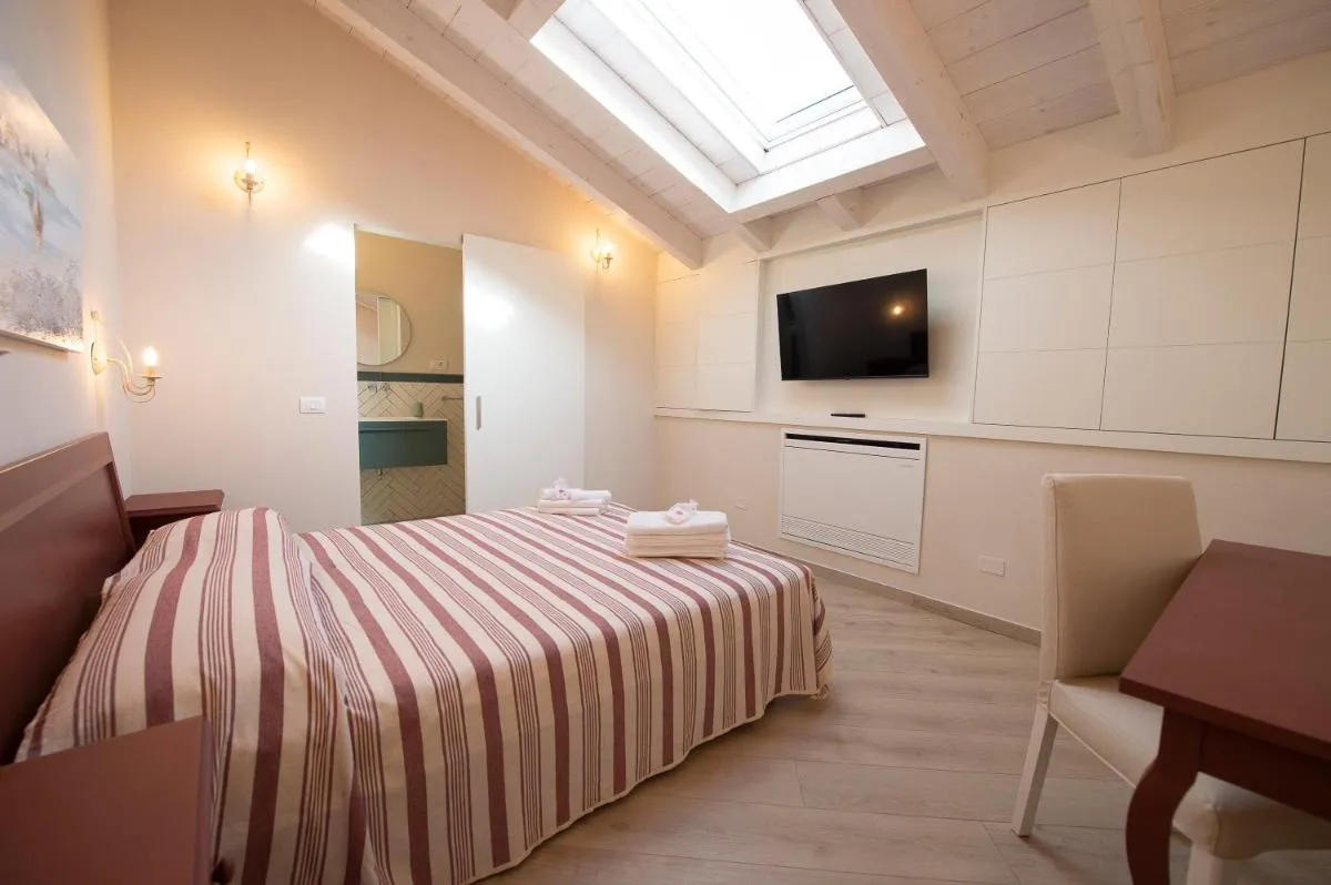 Image 4 of Villino Micol camere a due passi dal mare