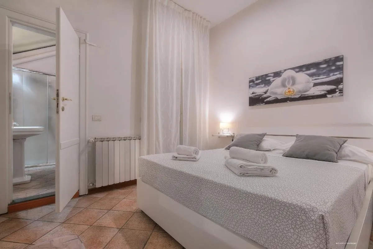 Image 2 of Wine Apartments Florence Moscato