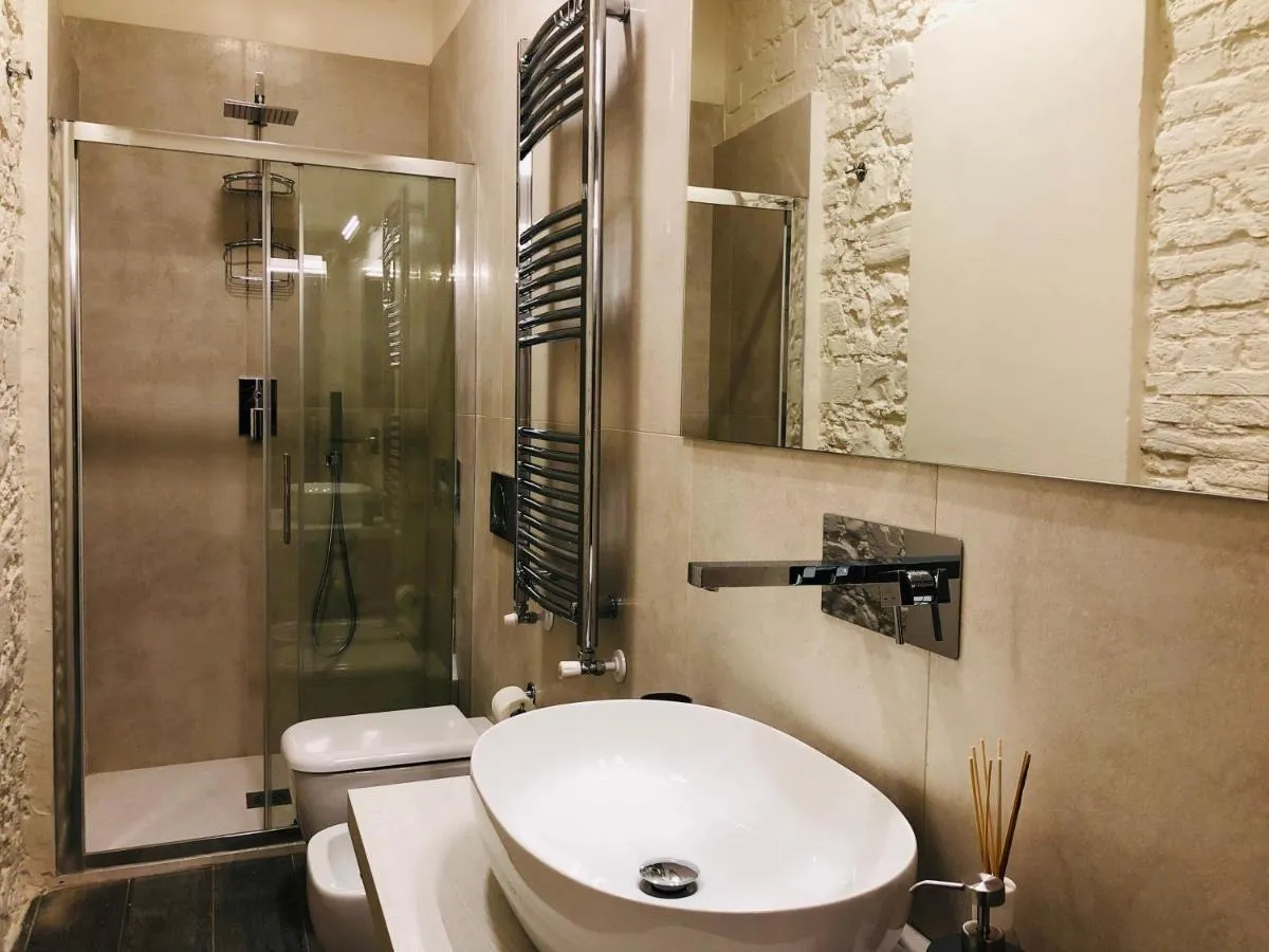 Image 2 of signoria suite