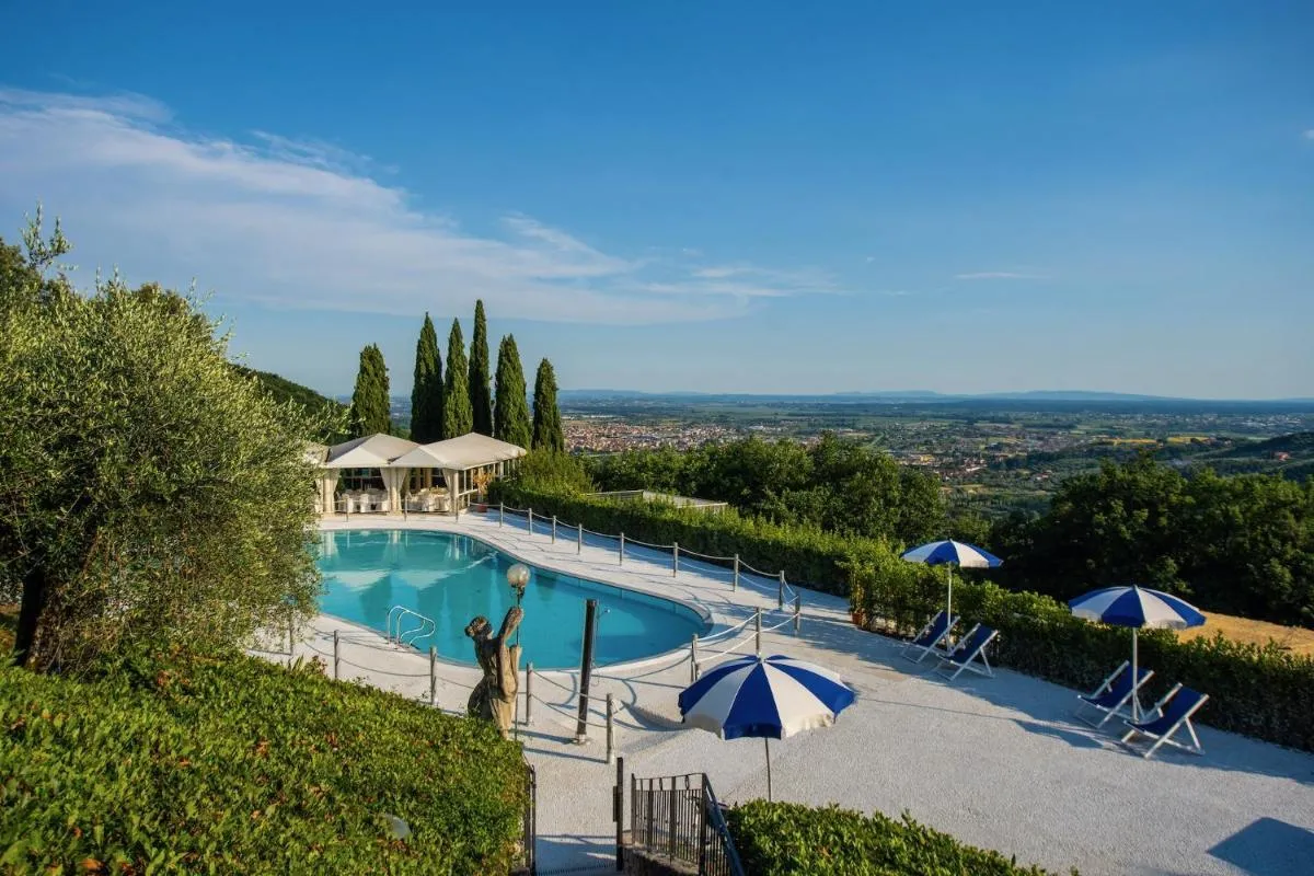 Image 3 of Alfresco luxury Villa with Heated pool