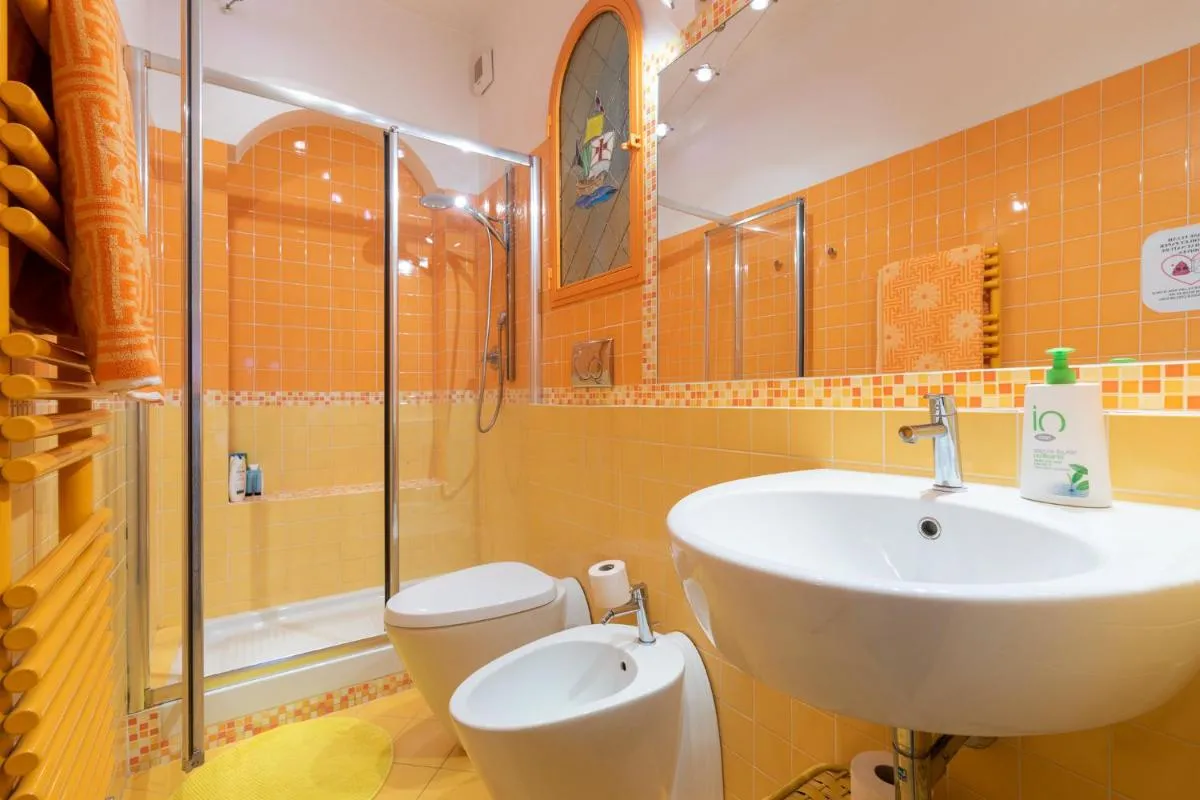 Image 2 of Cappuccini Florence Family & Group 3 Bedrooms Jacuzzi Fast Wi-Fi Air Conditioned Tram