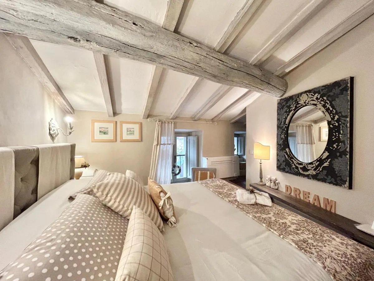 Image 1 of Cortona Shabby Chic House