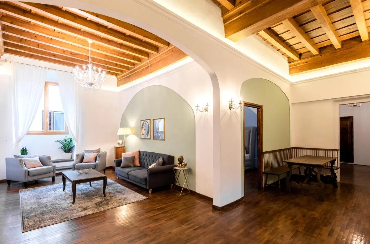 Image 5 of Historic center Palace – Huge 4 bedrooms Santa Croce apartment – By LikeHomeFlorence