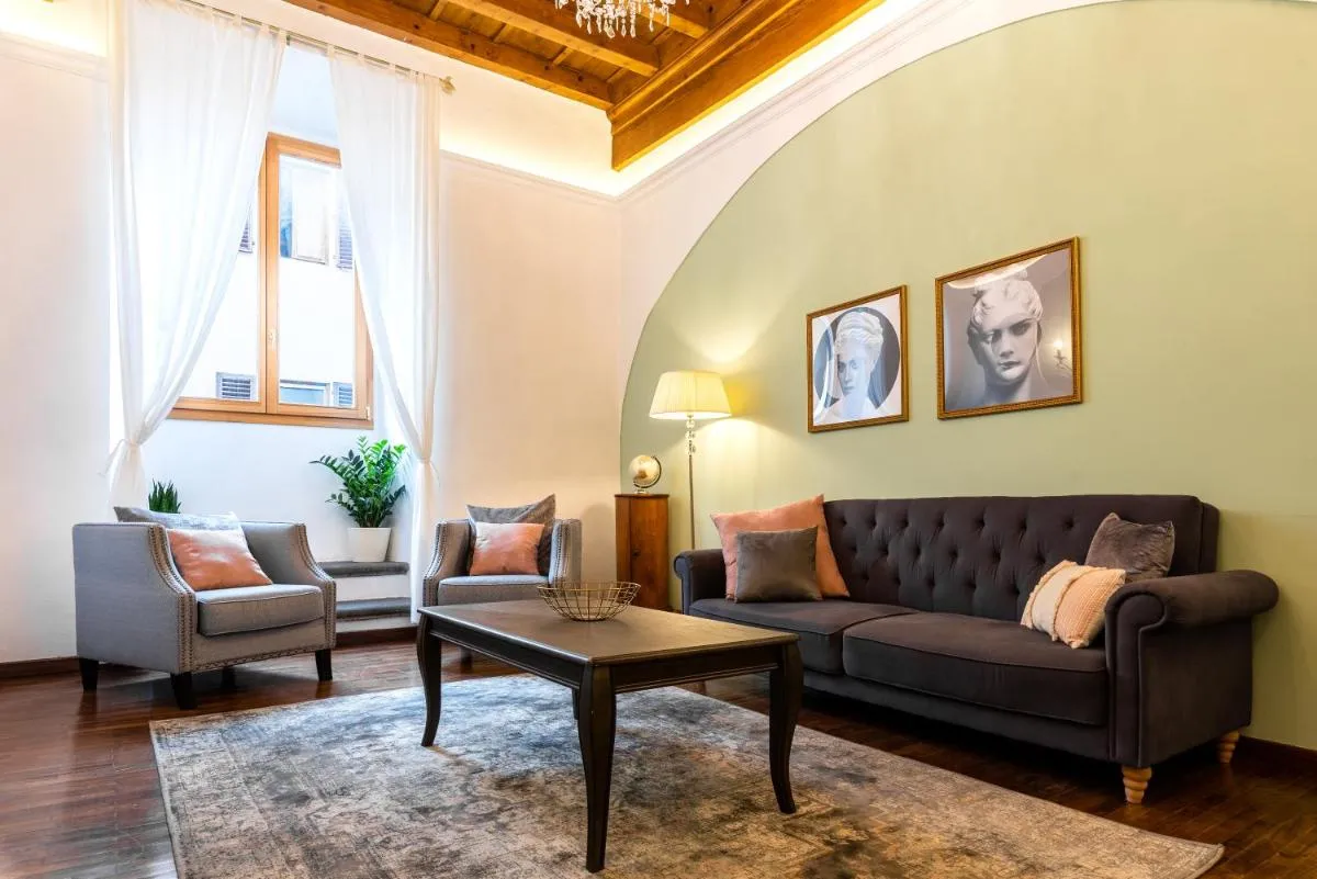 Image 4 of Historic center Palace – Huge 4 bedrooms Santa Croce apartment – By LikeHomeFlorence