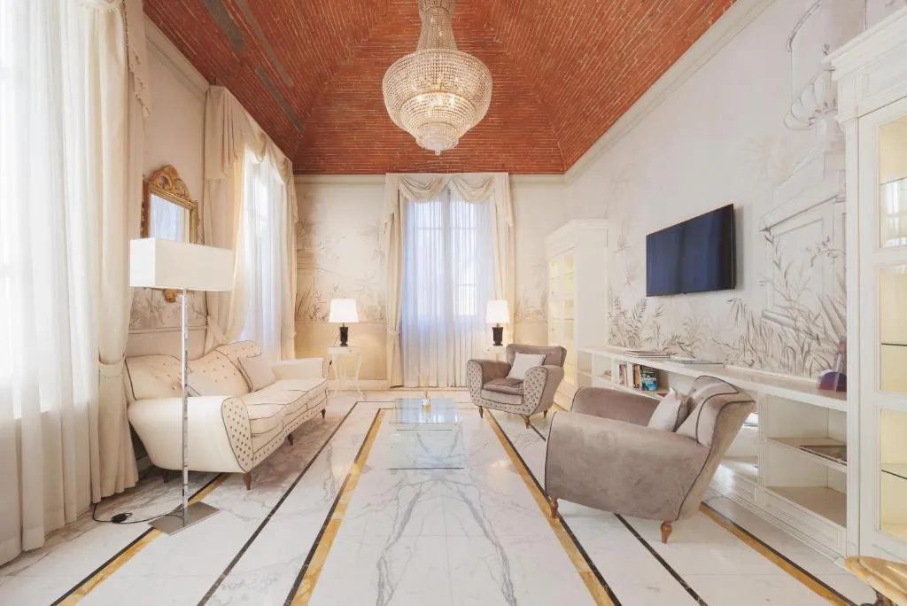 Image of Hotel Embassy