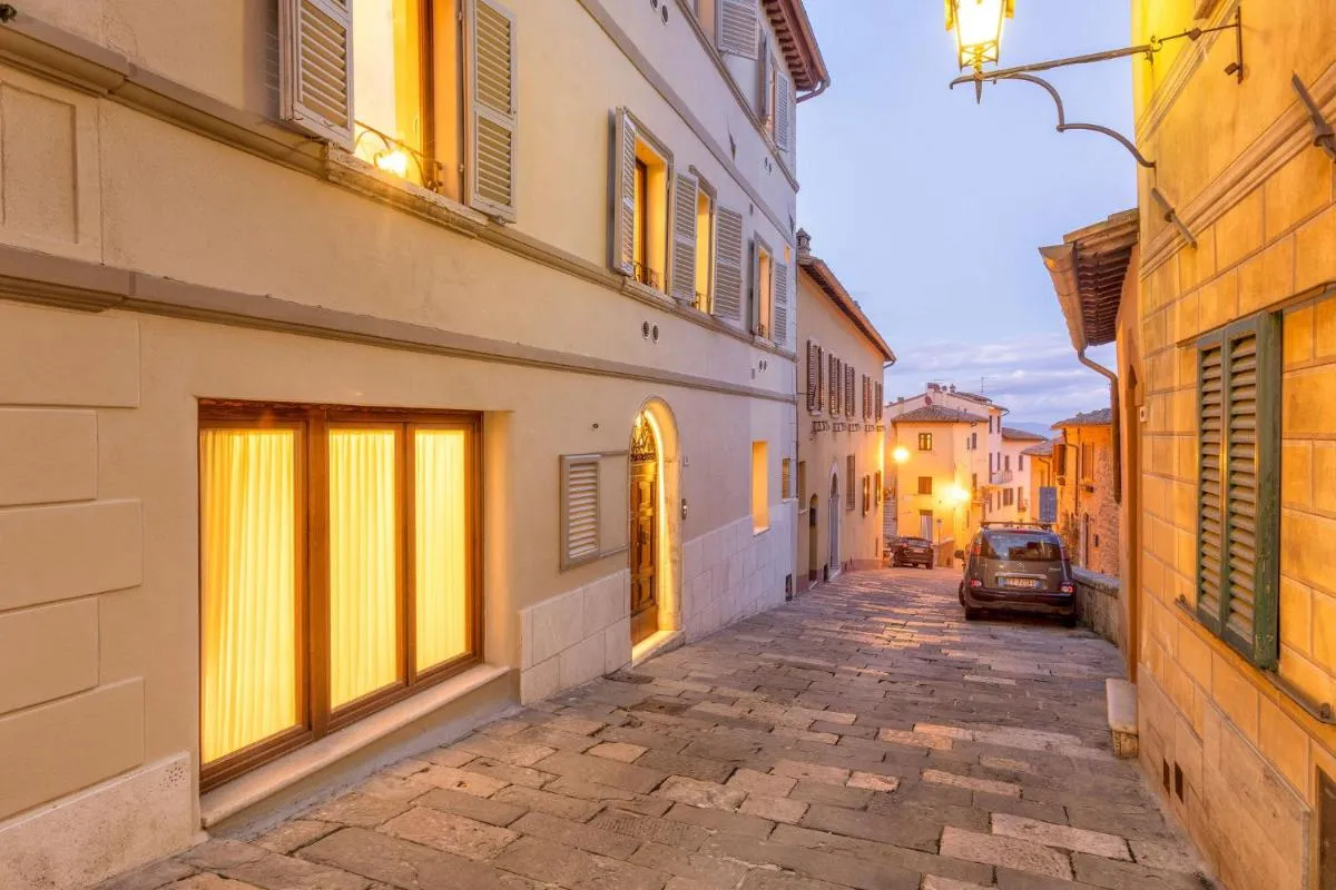 Image 5 of Palazzo Falcinelli Luxury Room in Montepulciano Center with Air Conditioning and Elevator