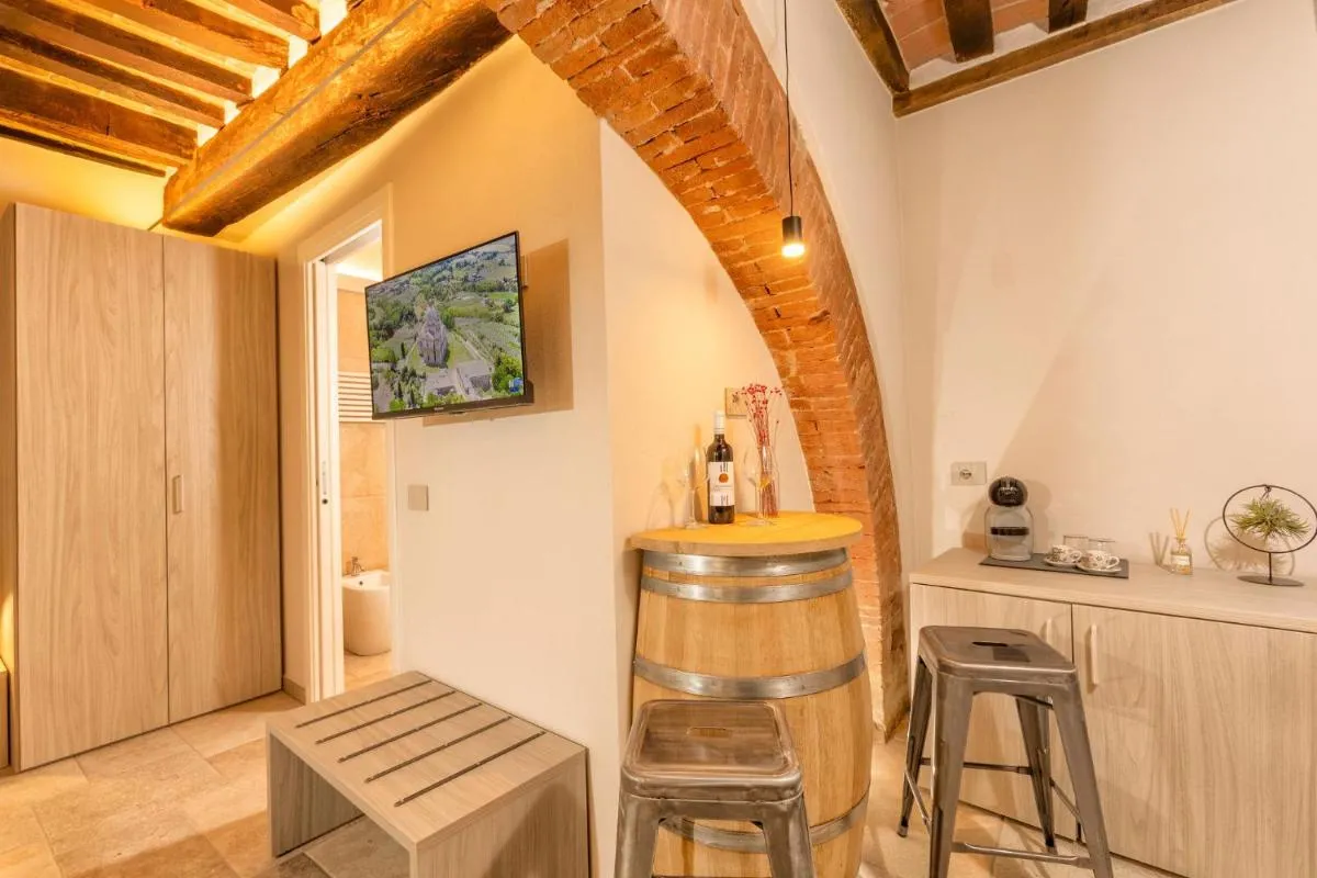 Image 3 of Palazzo Falcinelli Luxury Room in Montepulciano Center with Air Conditioning and Elevator