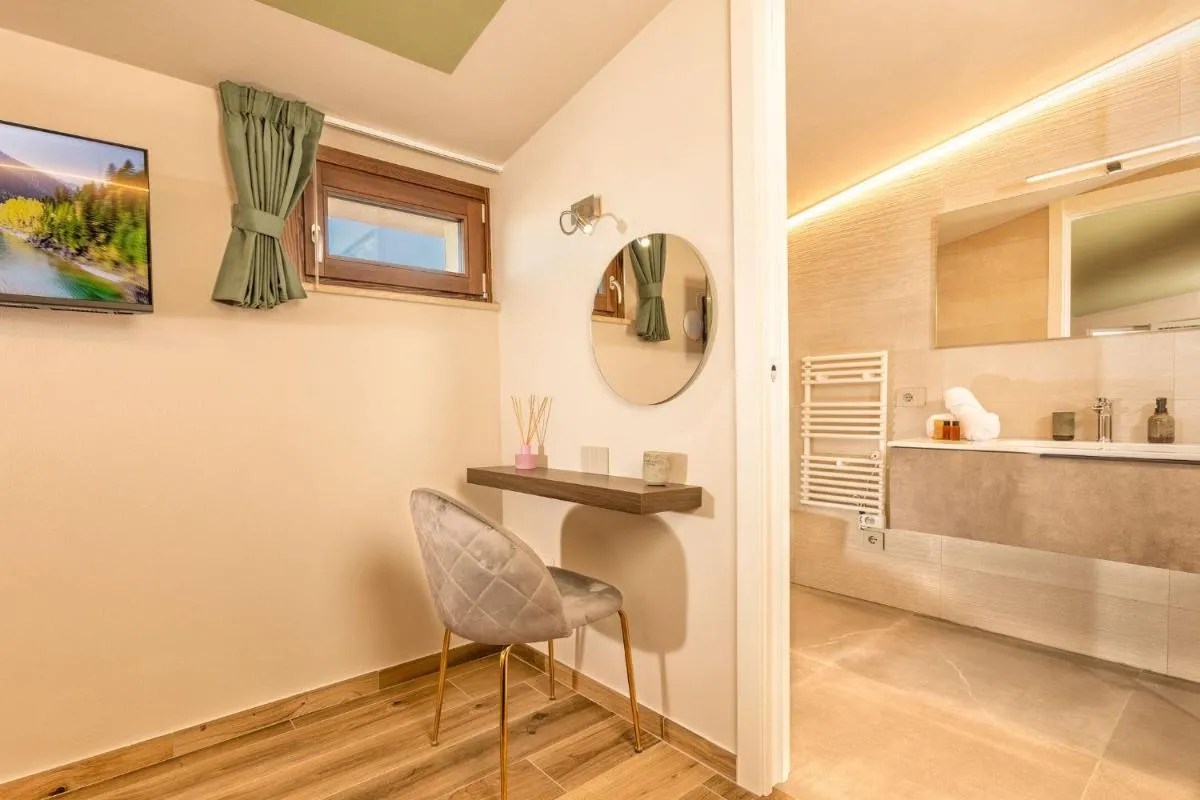 Image 2 of Palazzo Falcinelli Luxury Room in Montepulciano Center with Air Conditioning and Elevator