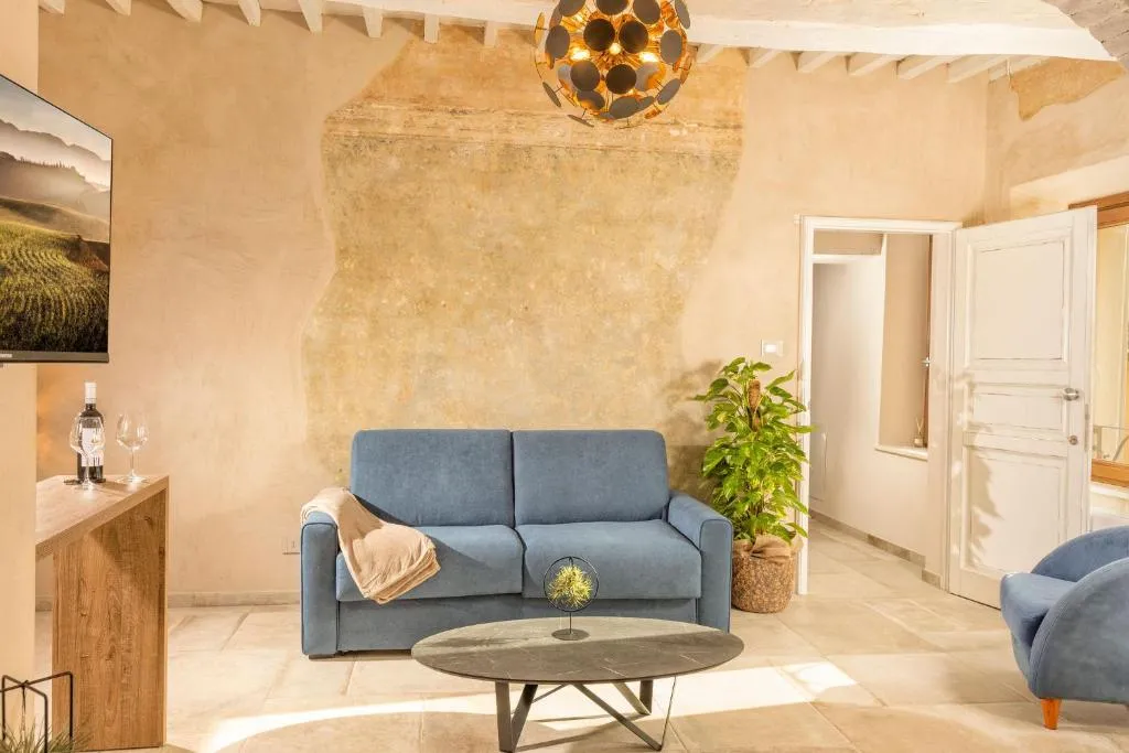 Image of Palazzo Falcinelli Luxury Room in Montepulciano Center with Air Conditioning and Elevator