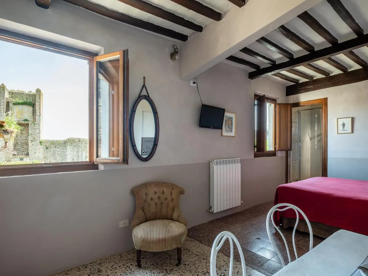 Image 4 of Rooms and Wine al Castello