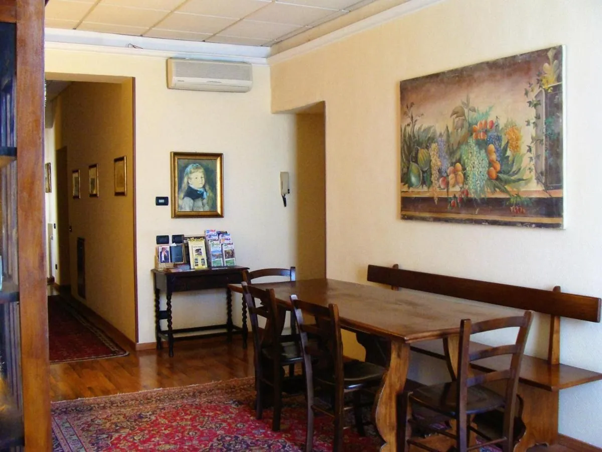 Image 2 of Soggiorno Michelangelo