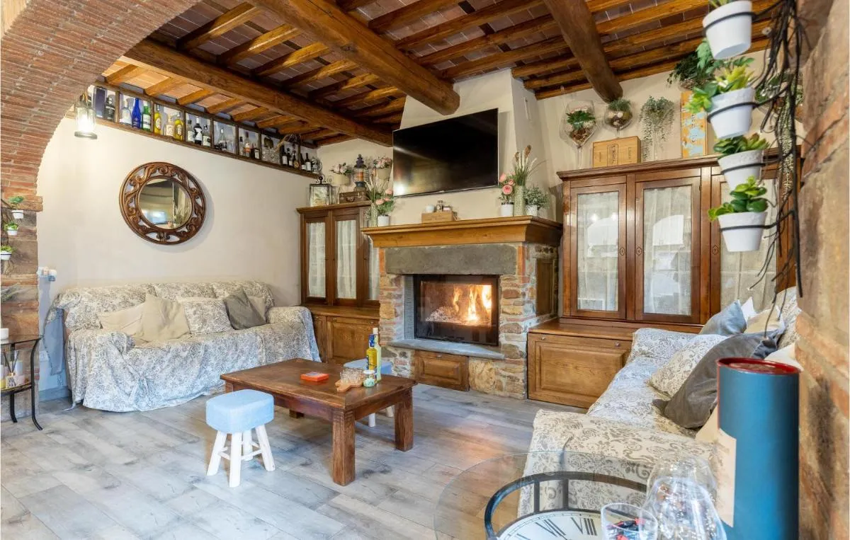 Image 2 of Stunning Home In Capannori With Jacuzzi