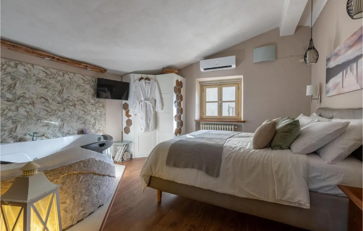 Image 5 of Stunning Home In Capannori With Jacuzzi