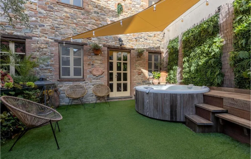 Image of Stunning Home In Capannori With Jacuzzi