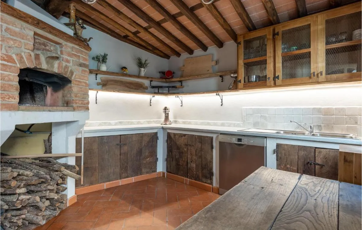 Image 4 of Stunning Home In Capannori With Jacuzzi