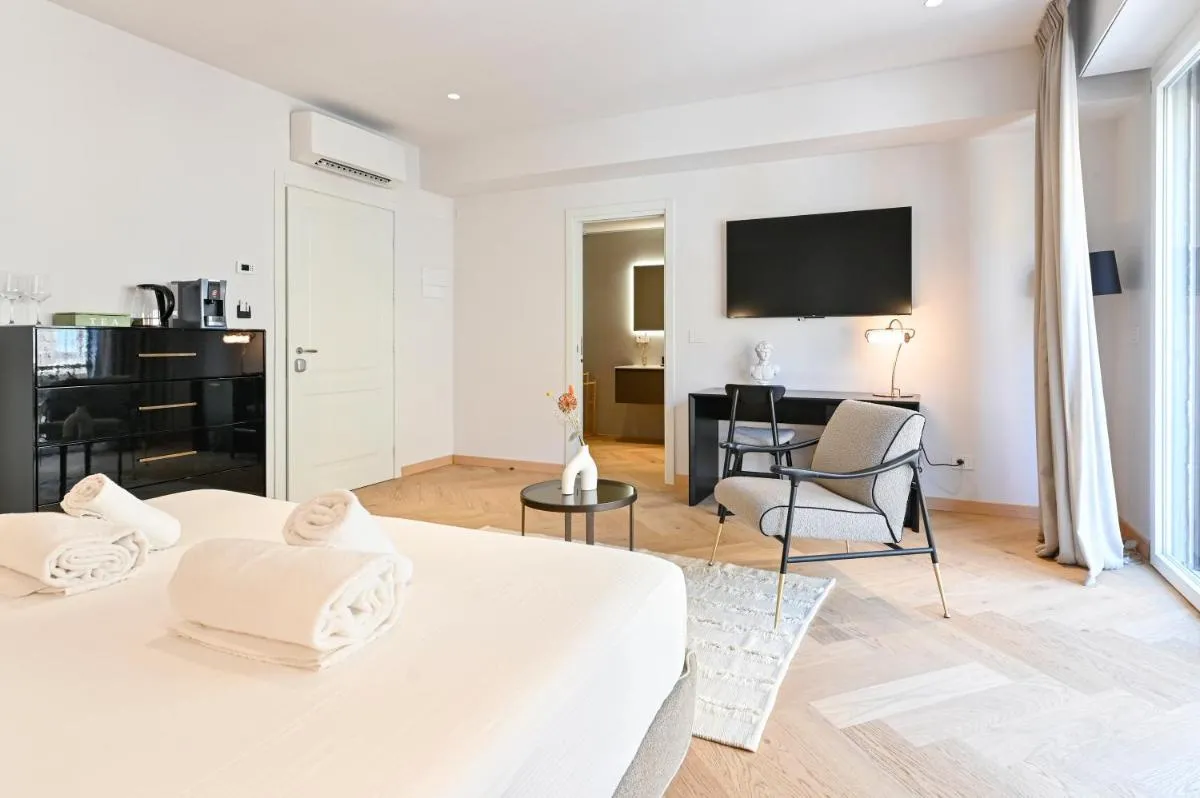 Image 3 of The Old Palace- Luxury Suites Signoria