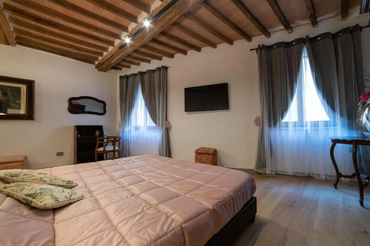 Image 4 of The Rose Suite Siena
