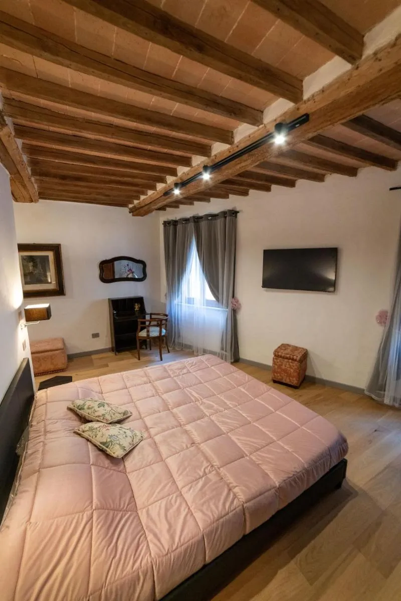 Image 6 of The Rose Suite Siena