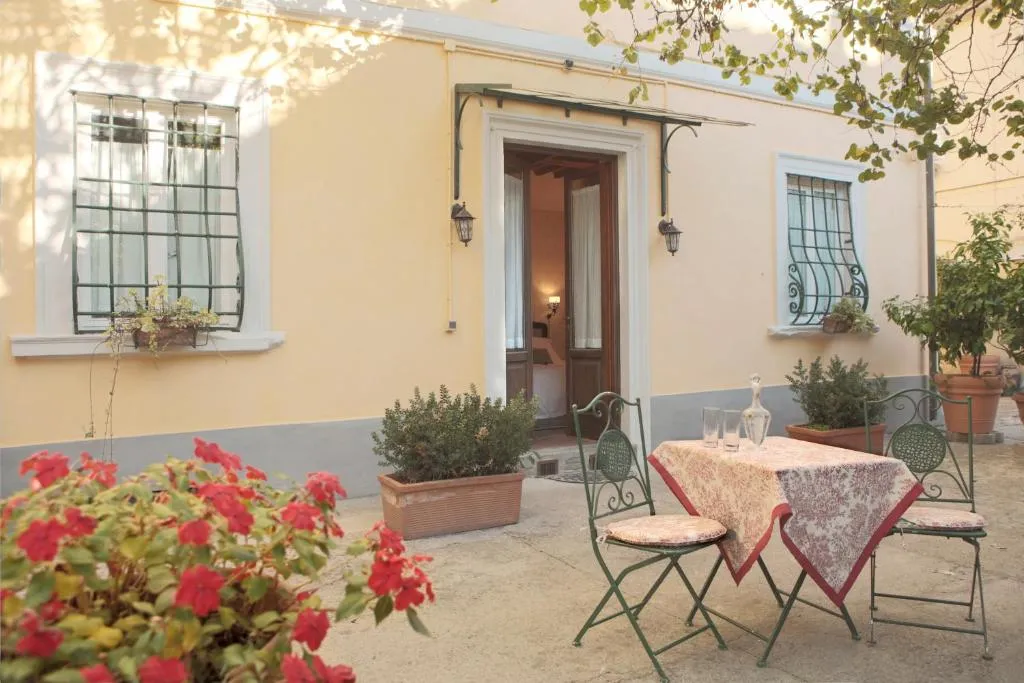 Image of Villa La Dogana B&B di Charme – Historic Villa with a beautiful garden – private parking