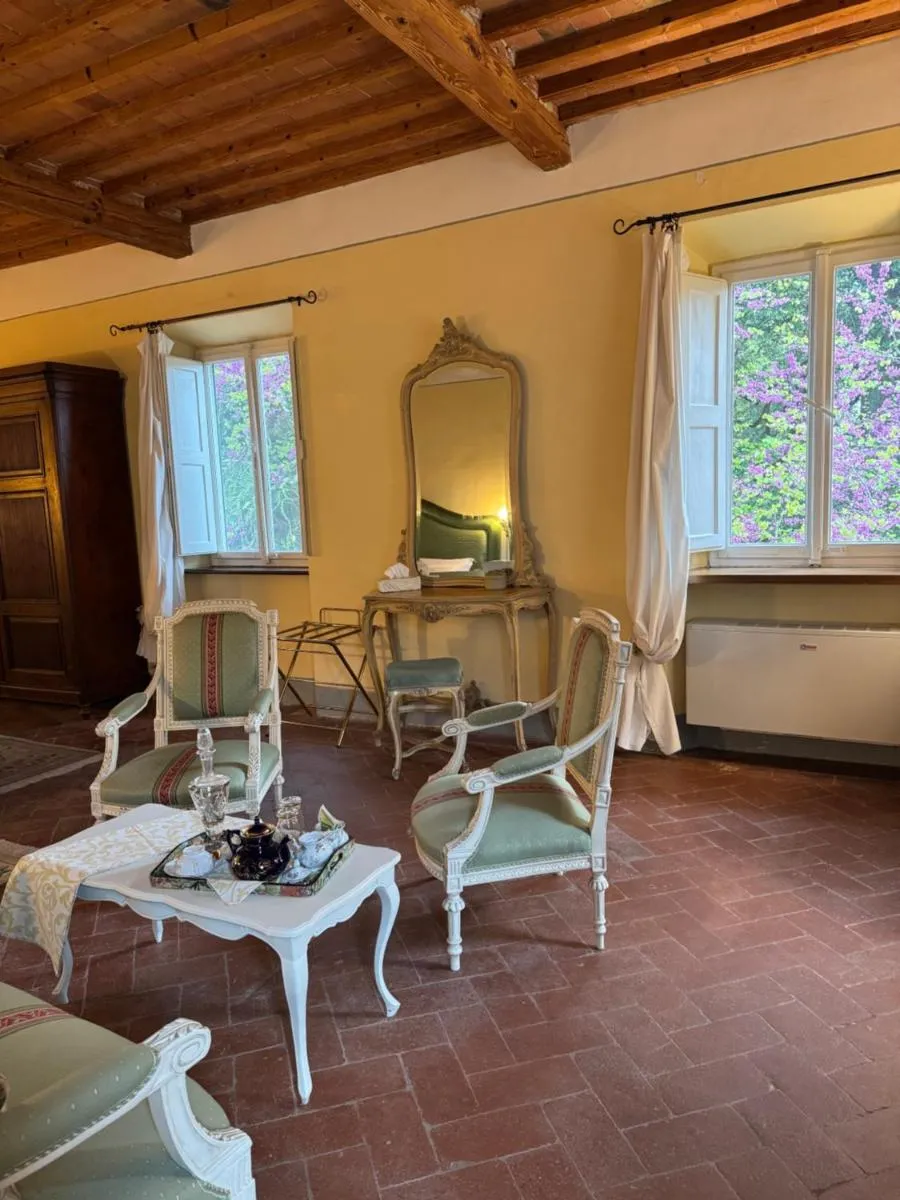 Image 2 of Villa La Dogana B&B di Charme – Historic Villa with a beautiful garden – private parking