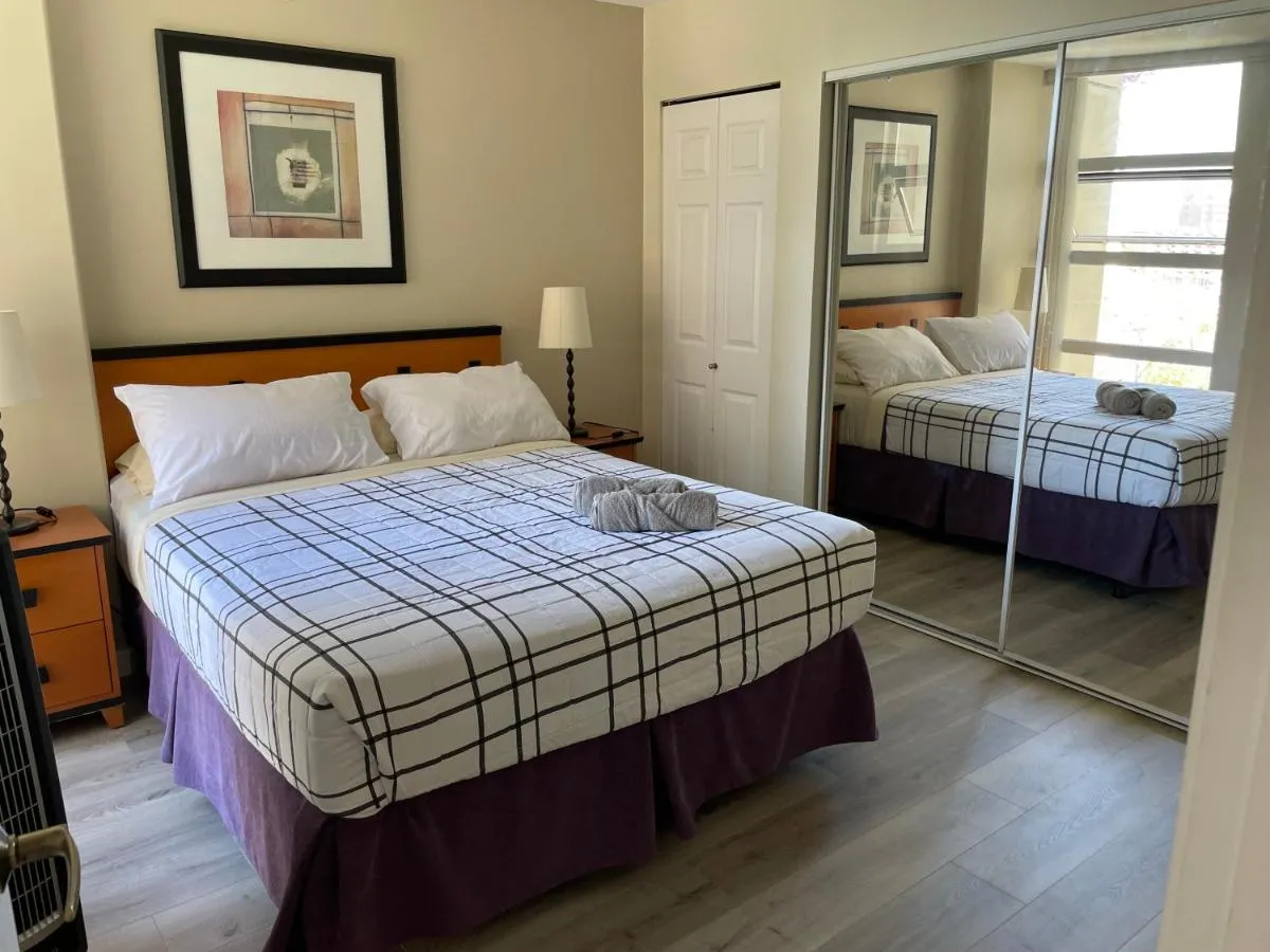 Image 5 of 1BD+Den condo, with free parking in Downtown!