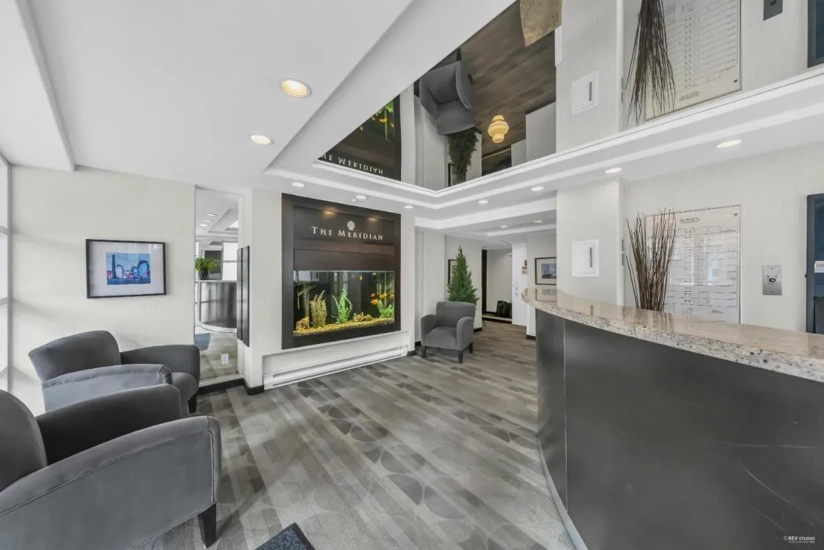 Image 3 of 1BD+Den condo, with free parking in Downtown!