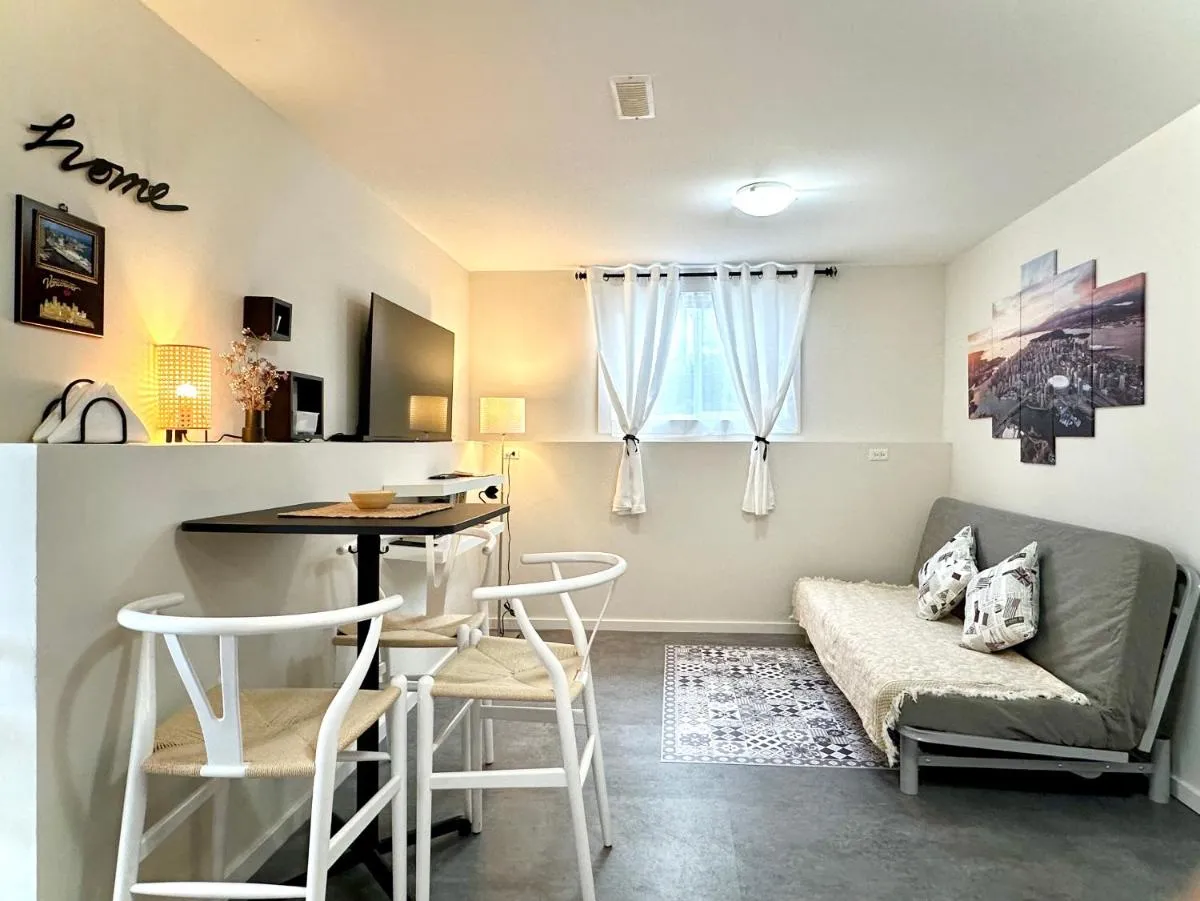 Image 5 of 2BR 1BA Garden View Guest Suite – King-size Bed – Free Parking