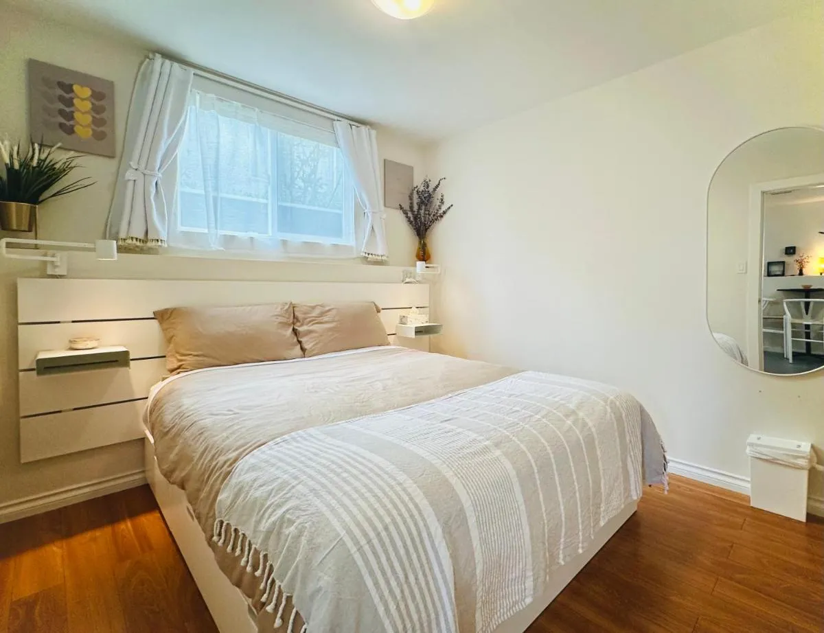 Image 2 of 2BR 1BA Garden View Guest Suite – King-size Bed – Free Parking