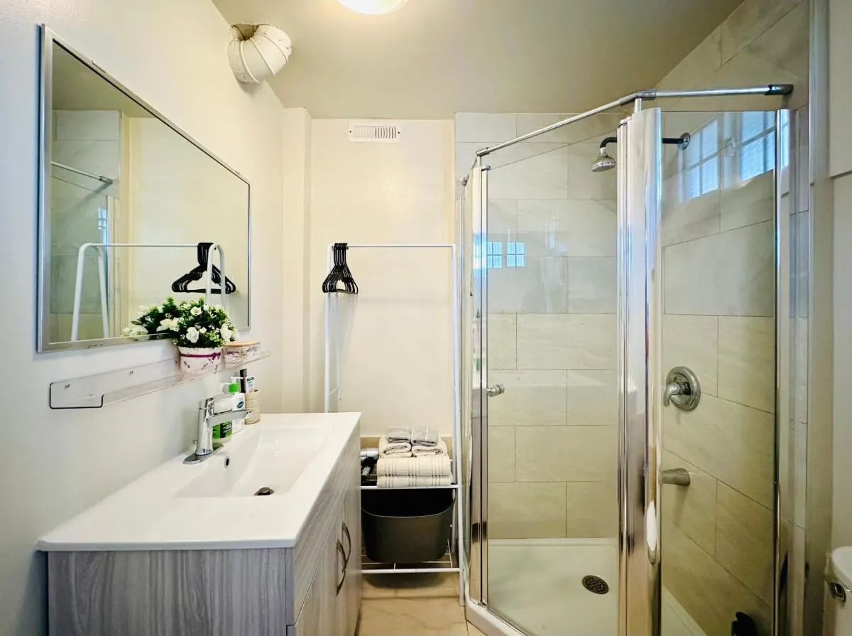 Image 4 of 2BR 1BA Garden View Guest Suite – King-size Bed – Free Parking
