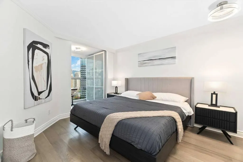 Image 1 of 2BR Condo with breathtaking view in Downtown! Free parking – 6 sleep