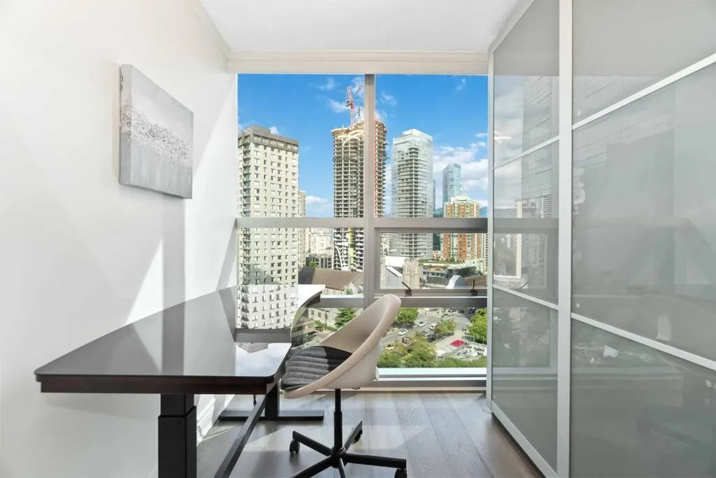 Image 4 of 2BR Condo with breathtaking view in Downtown! Free parking – 6 sleep