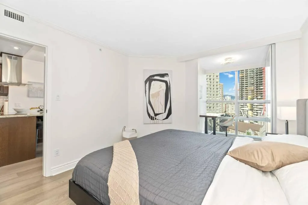 Image 3 of 2BR Condo with breathtaking view in Downtown! Free parking – 6 sleep