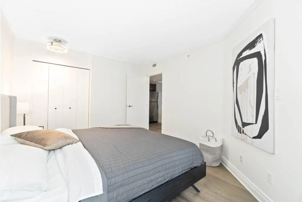 Image 5 of 2BR Condo with breathtaking view in Downtown! Free parking – 6 sleep