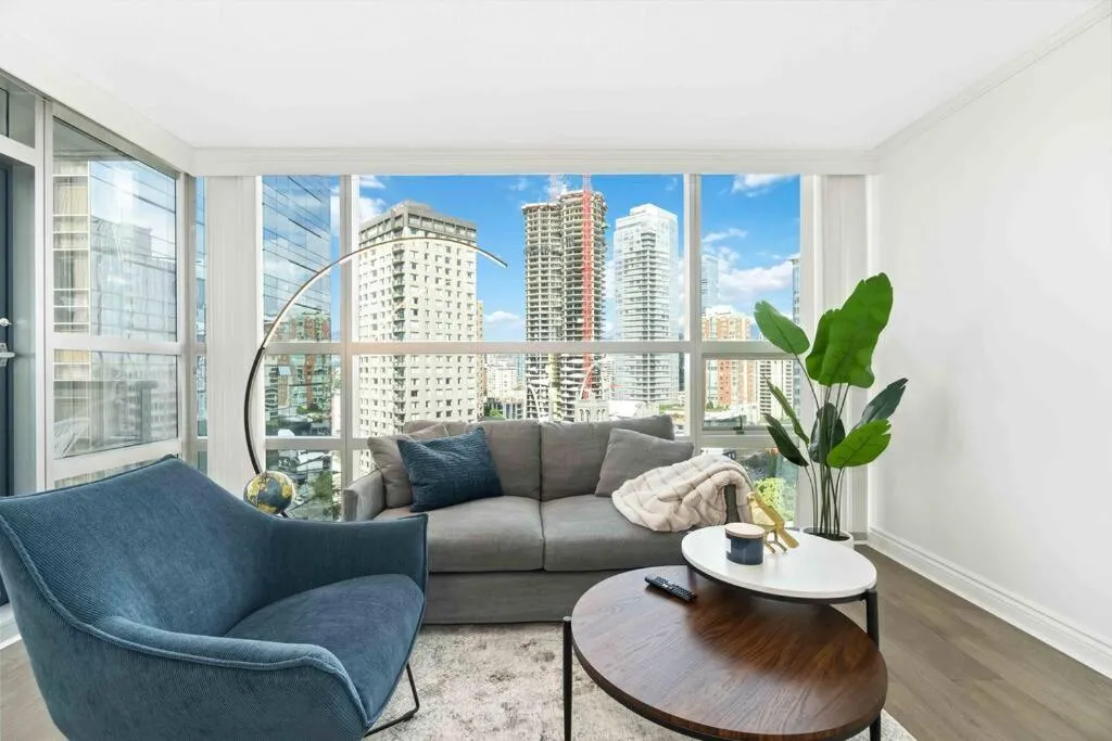 Image 2 of 2BR Condo with breathtaking view in Downtown! Free parking – 6 sleep