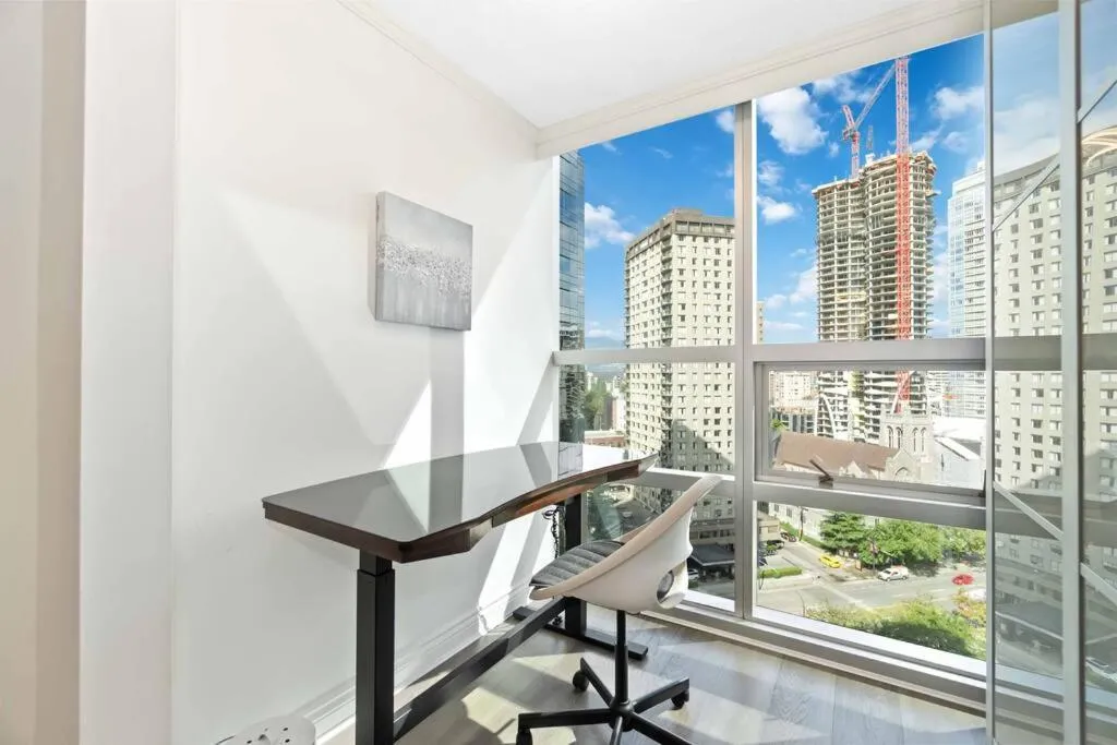 Image 6 of 2BR Condo with breathtaking view in Downtown! Free parking – 6 sleep