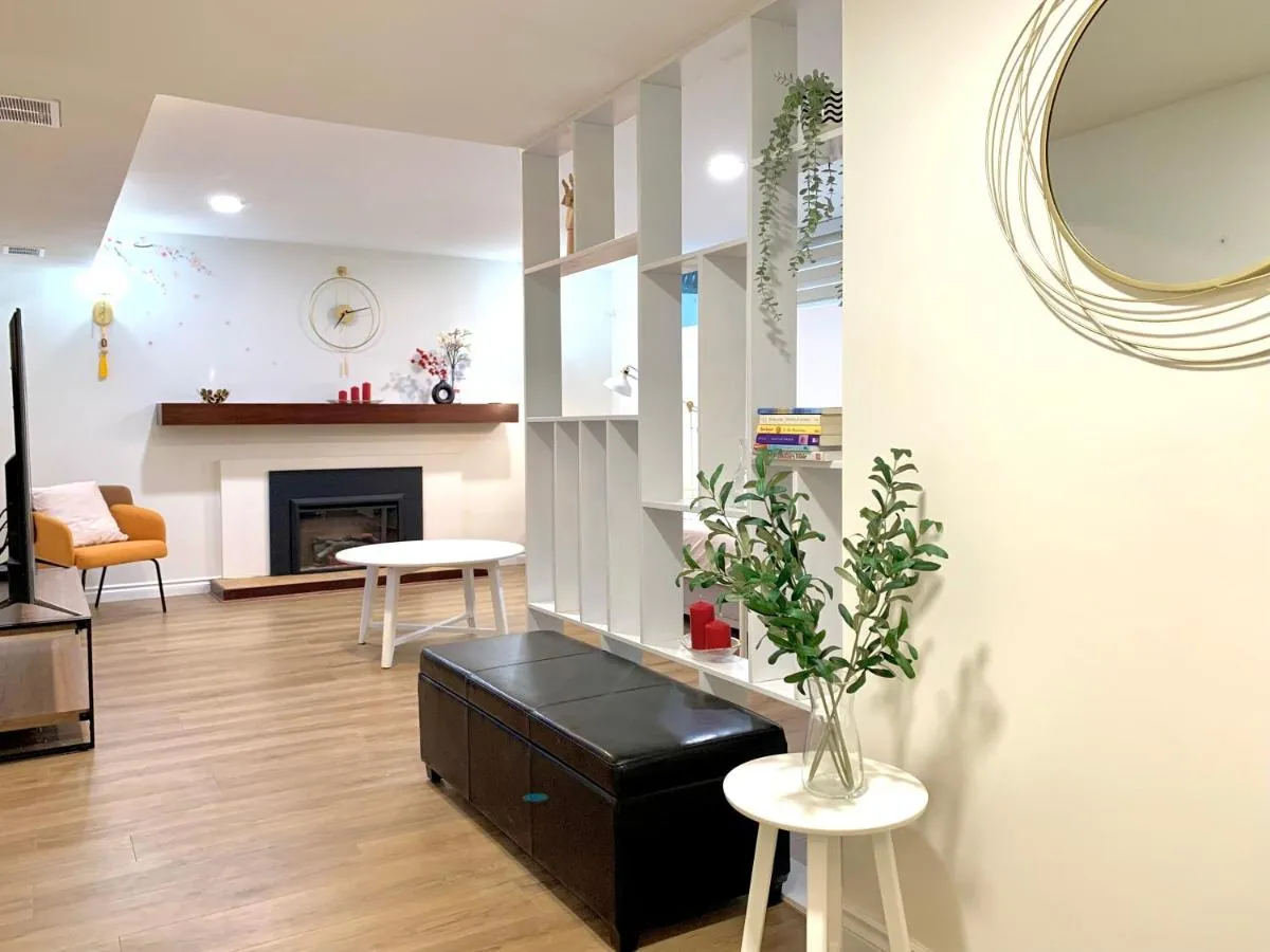 Image 5 of 3Beds 2BA Cherry Blossom Suite – Free Parking – Central Oakridge Neighbourhood